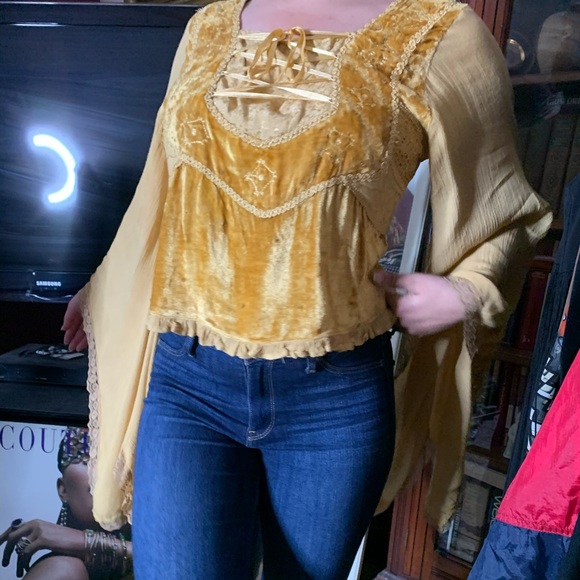 Renaissance Batwing Sleeve Top - Picture 2 of 9